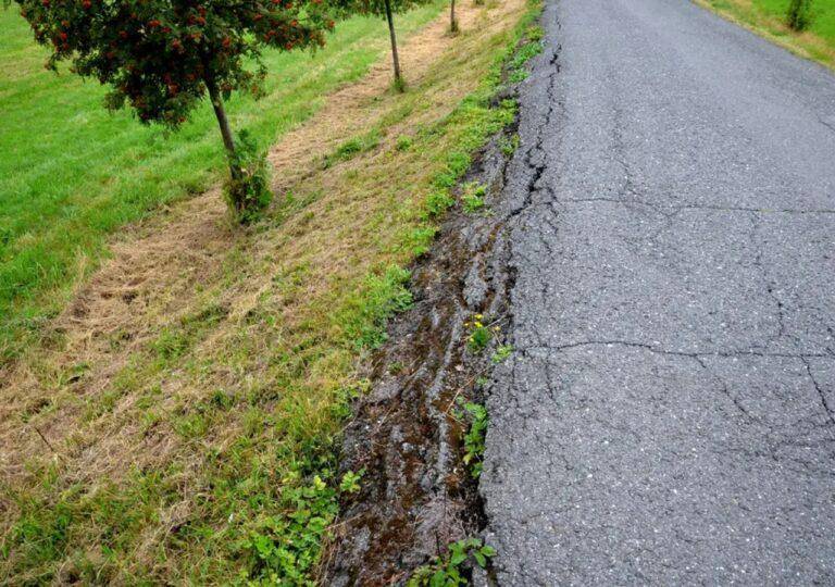 asphalt driveway edge cracking repair