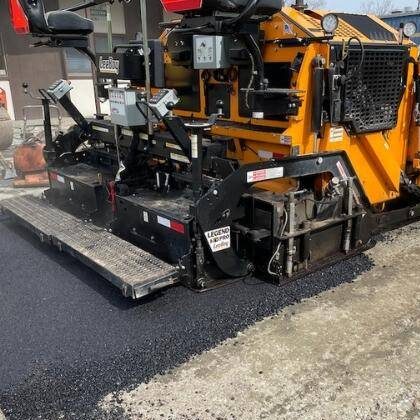 Paving contractors laying new asphalt layer on a asphalt resurfacing project in Columbia, SC.